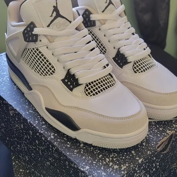 JORDAN 4 MILITARY BLACK